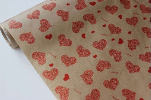 Крафт бумага Сердца Love is красная 40гр/м2 70см, рулон