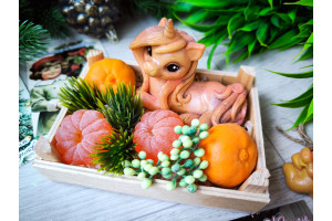 Композиция в ящике из мыло ручной работы Лошадка Ксюша в мандаринках 160г, шт