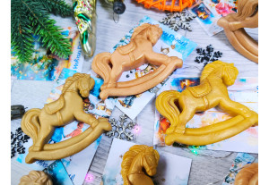 Мыло ручной работы Лошадка качалка на открытке в упаковке 40г, шт Мыло ручной работы Лошадка качалка на открытке в упаковке 40г, шт